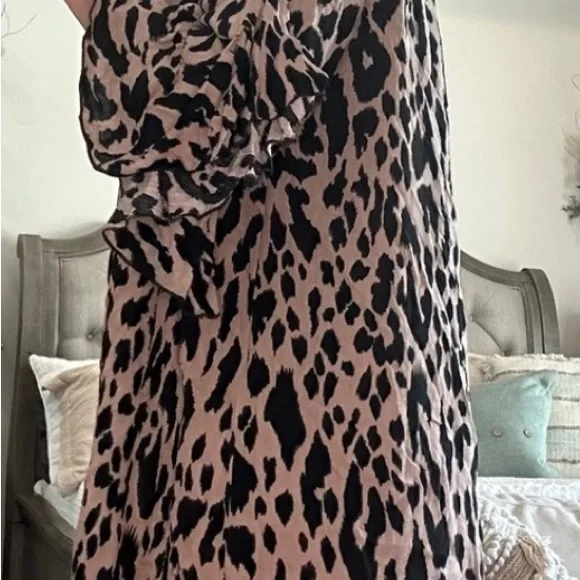 Cute loose fitting tunic dress. - Picture 2 of 6